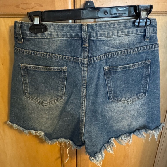 SHEIN ☀️ 🏖️ Frayed Hem Distressed Blue Women's Jean High Waisted Short Shorts - Picture 9 of 9